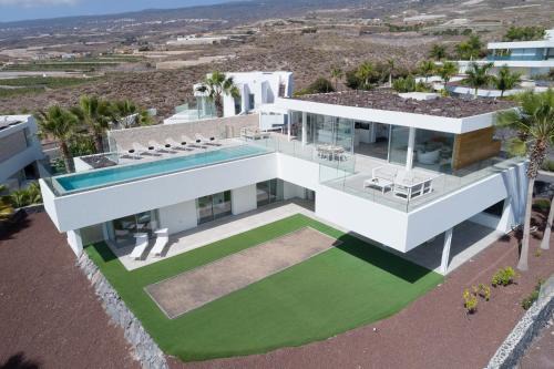 KARAT Villa Zambrano - INCLUDES GOLF CART
