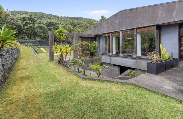 KAREKARE LUXURY ESCAPE - KAREKARE HOLIDAY HOME in Piha