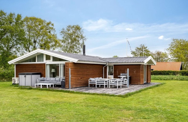 "Karin" - 300m from the sea by Interhome