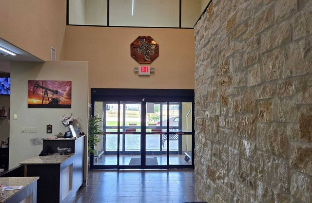 Karnes City Lodge