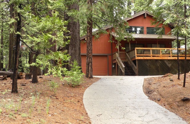 Karock Lodge - Summer Pool Access!