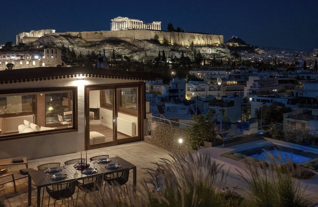 Karyatis Luxury Maisonette by K&K