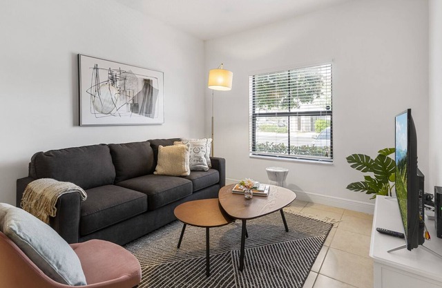 Kasa | Family Friendly 3BD Near Davie Golf Club | Fort Lauderdale