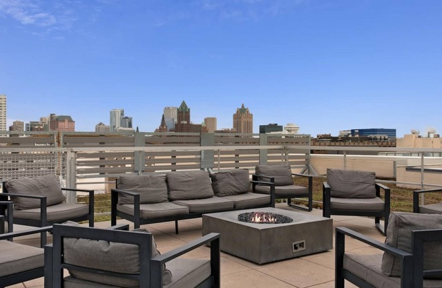 Kasa | Family Friendly Westown 2BD + Amenity Access | Milwaukee