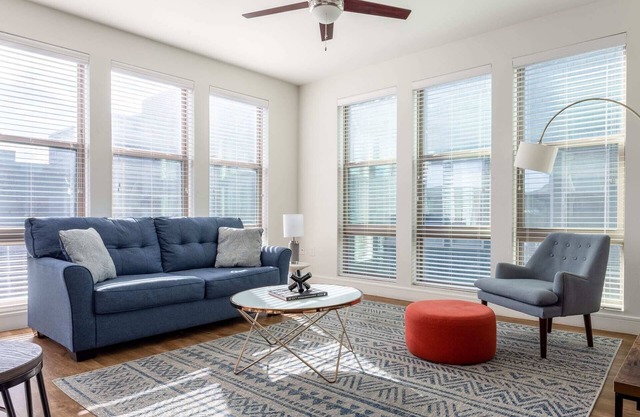 Kasa | Modern 1BD/1BA Apartment with Balcony | Dallas