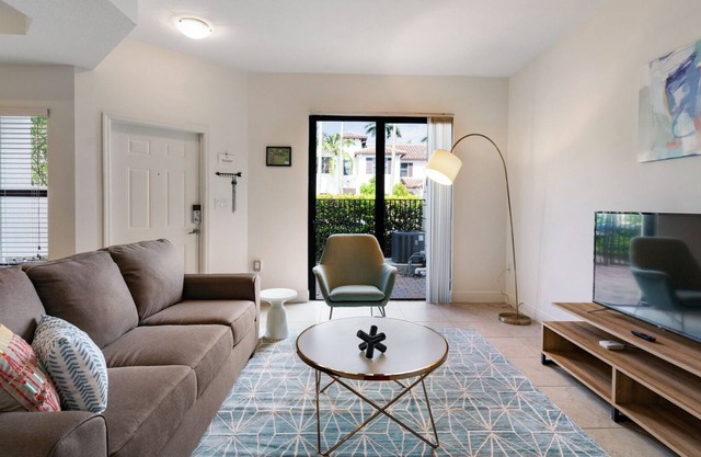 Kasa | Sunny and Spacious 2BD Near Miami | Fort Lauderdale