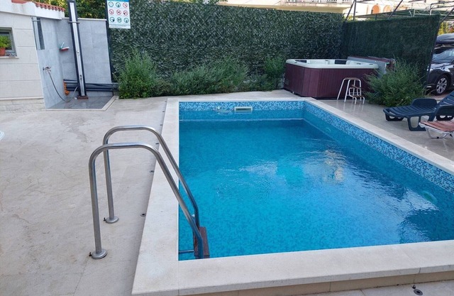 Kastel Stafilic Comfortable Apartments - Three Bedroom Apartment with Terrace