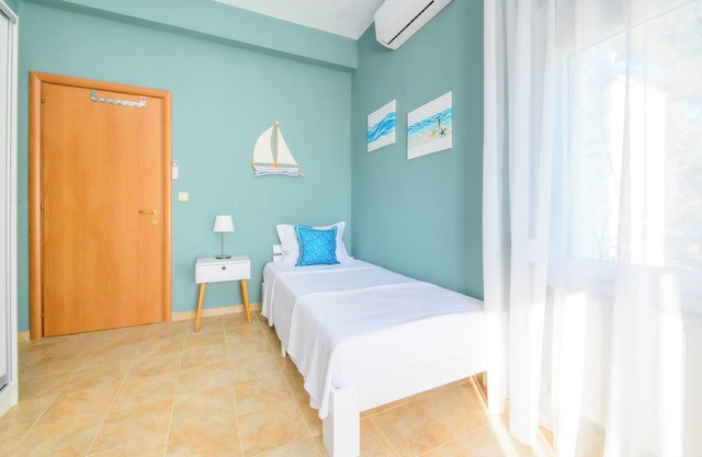 Kastri Treehouse- Sea View Family Living
