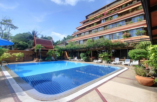 Kata-Karon beaches + Pool in Paradise