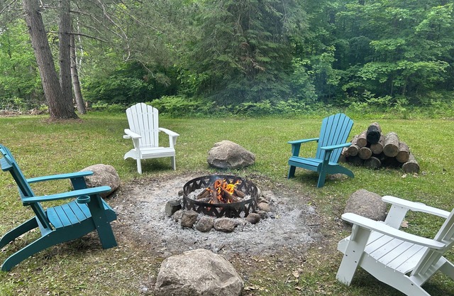 Kate's Lakeside Cabin on Leech Lake chain. Snowmobile Tr out the back door