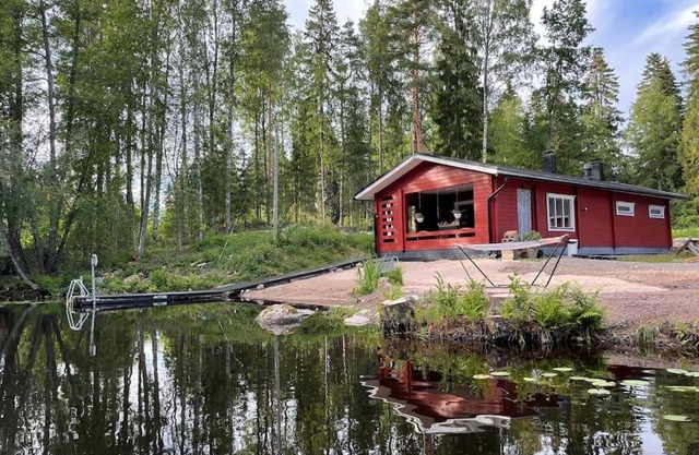 Katiskosken joenrantamökki