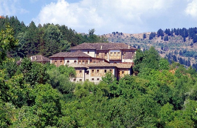 Katogi Averoff Hotel & Winery