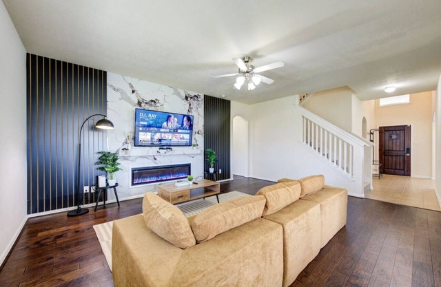 Katy Houston, 2330sf, 4BR-2.5BA, Game Rm, King Bed