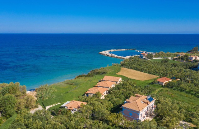 Kavos Psarou Studios and Apartments