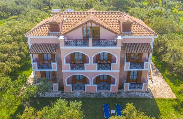 Kavos Psarou Studios & Apartments