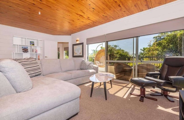 Kawaha Pt Gem | Great Location with Lake Views