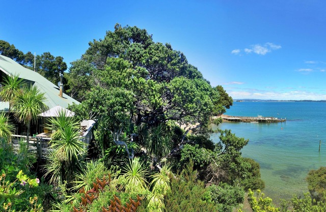 Kawau Island Treetop and Waterfront Holiday Home