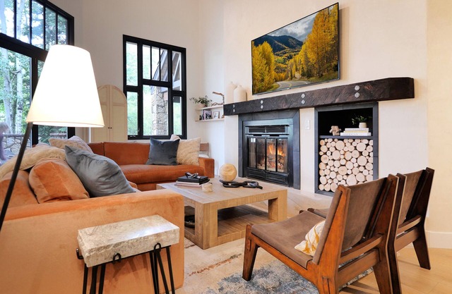 KAYENTA LODGE- Slopeside Condo in the Center of Mountain Village