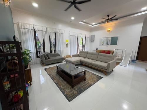 KaySue Twin Villa