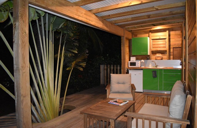 KAZATIPUNCH - CHARMING BUNGALOW IN TROPICAL GARDEN