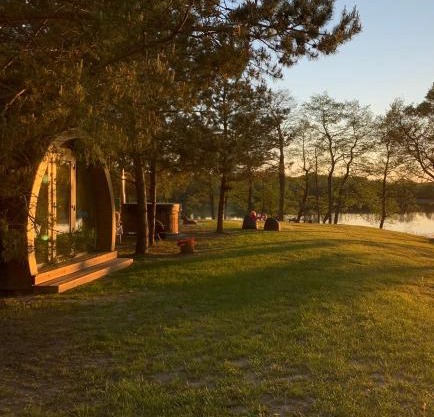 Kedras Glamping - Pod tipo nameliai