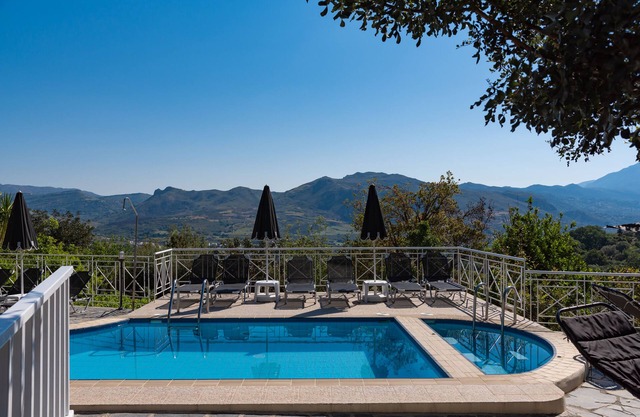 Kefali Villa, Ecotourism, totally private, 800 m2 outdoor area, pool & whirlpool