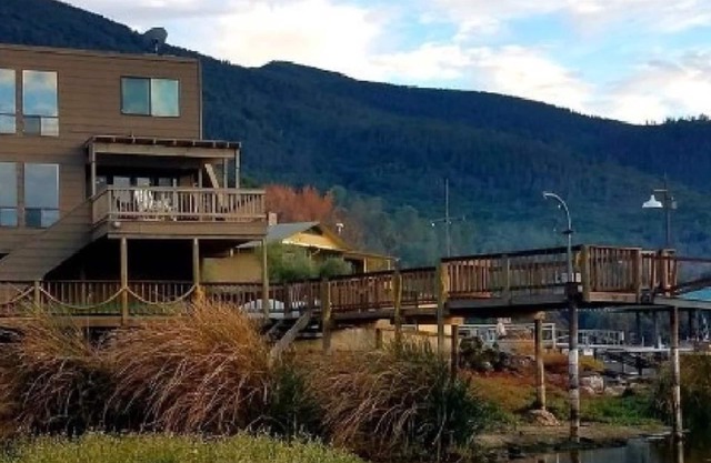 KELSEYVILLE LAKEFRONT LUXURY! 3 STORY, 3 BR/2B PRIVATE DOCK next to hot springs