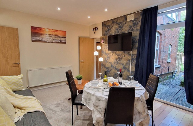 Kenilworth Modern Apartment with 2 Bedrooms