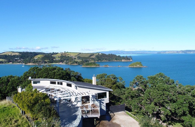 Kennedy Point Hilltop House