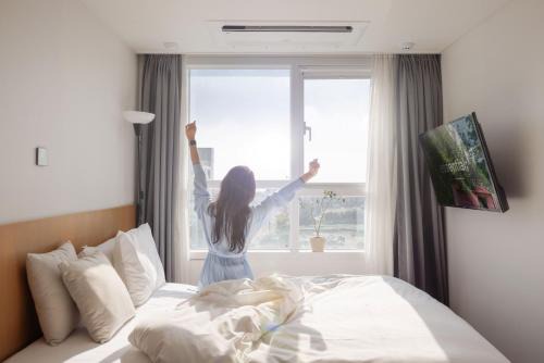 Kenny Stay Jeju Mosulpo