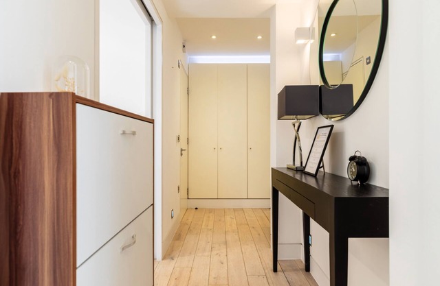 Kensington Apartments - Deluxe One Bed Room