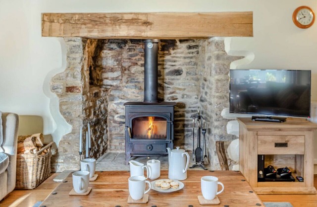 Kentisbury Cottage - Three Bedroom House, Sleeps 6