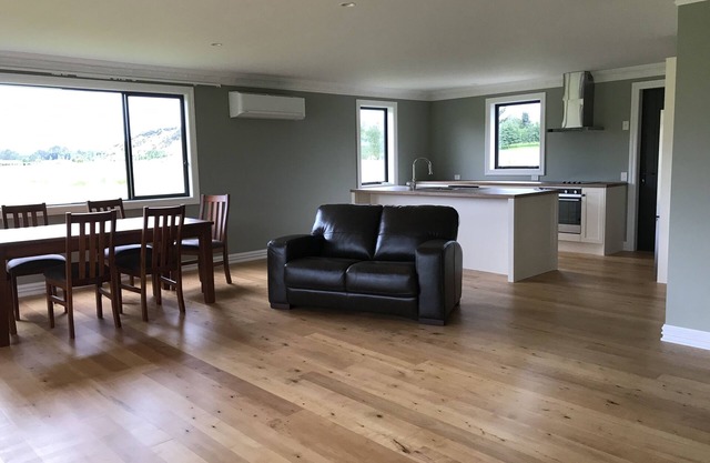 Kepler Oaks Chalet Luxmore Chalet Slice of Paradise In Fiordland