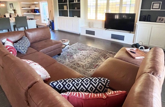 Kessler Park Retreat 5 min from Downtown and Bishop Arts