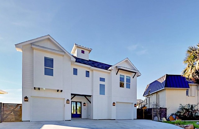 Key Allegro Modern Seaside Farmhouse