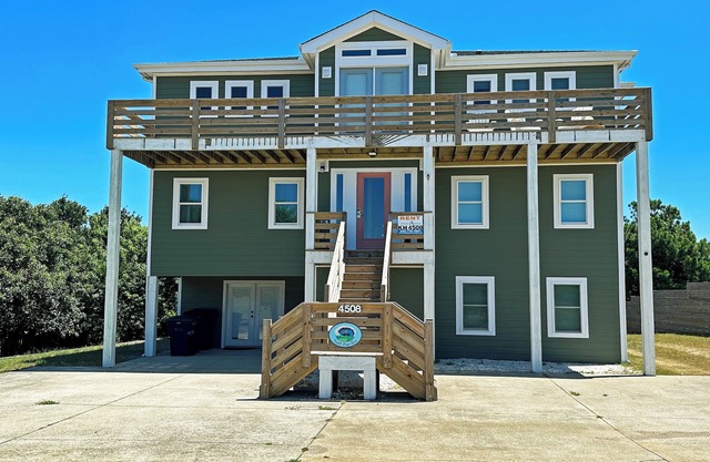 KH4508- 6 BRs w/pool table, gourmet kitchen, private pool and hot tub!