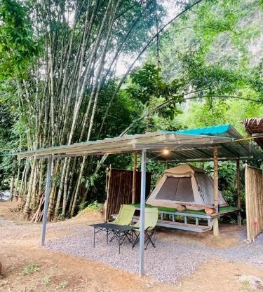 Khaosok Mysterious Restaurant and Camp ร้านลึกลับริมคลอง
