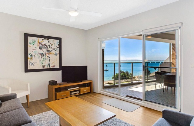 Kiah 10, 53 Victoria Parade - Stunning Views, Aircon and Close to the Marina