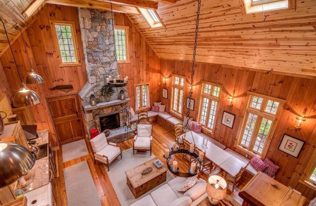 Kibbin | Private, Luxury Stone Cottage by Creek