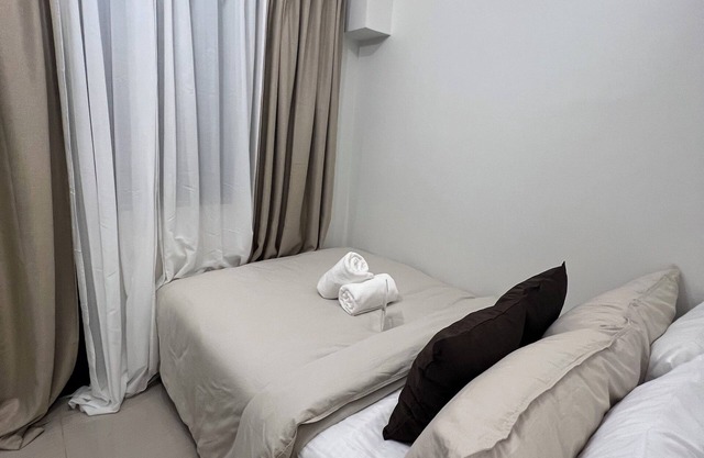 Kick back and relax in this calm, stylish space at the heart of the city!