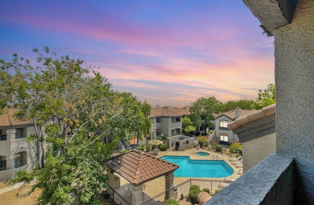 Kick Back w/King Bed and Mountain & Pool Views