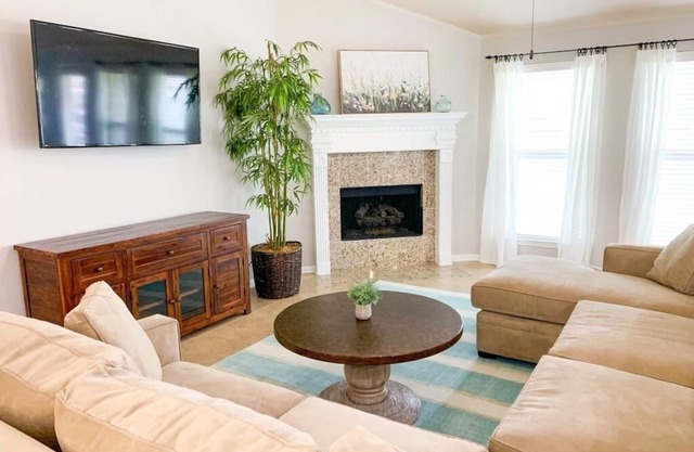 Kid-Friendly Beautiful Home in Conroe/The Woodlands