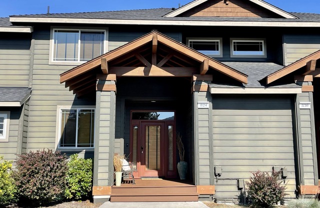 Kid friendly Eagle Crest Townhome w/private Hottub