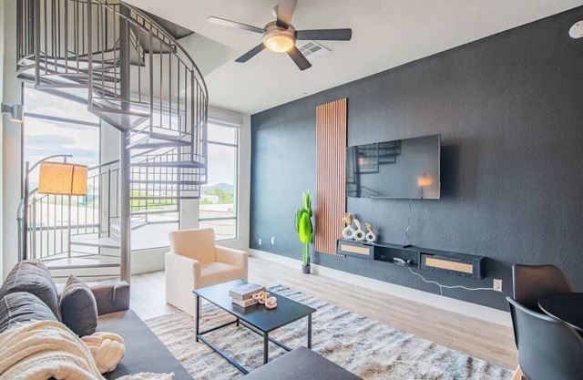 Kierland Commons Stay | Golf, Pool, Gym, W/D