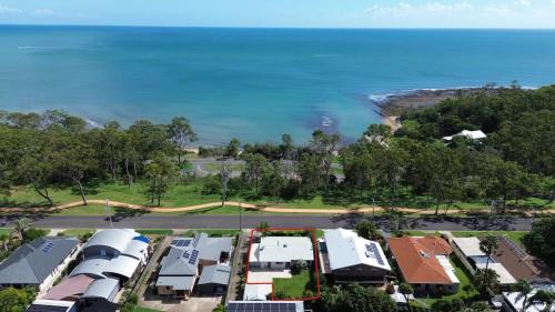 Kiesha House Beachfront Serenity