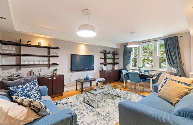 Kilburn Oasis Pool, Gym + Secure Parking 2-Bedroom