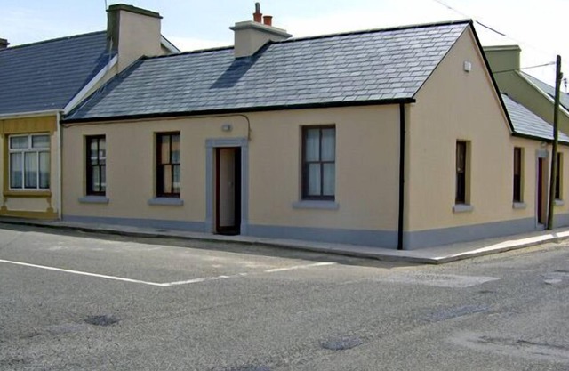 KILKEE COTTAGE, family friendly in Kilkee, County Clare