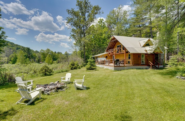 Killington Area Escape w/Deck, Views & Hot Tub!