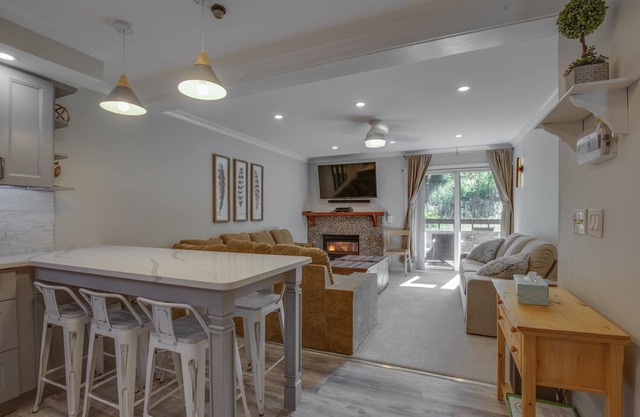 Killington Condo with 3 Flat Screen TVs, pool & tennis !