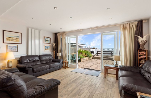 Kilmore - Direct Beach Access, Sea Views